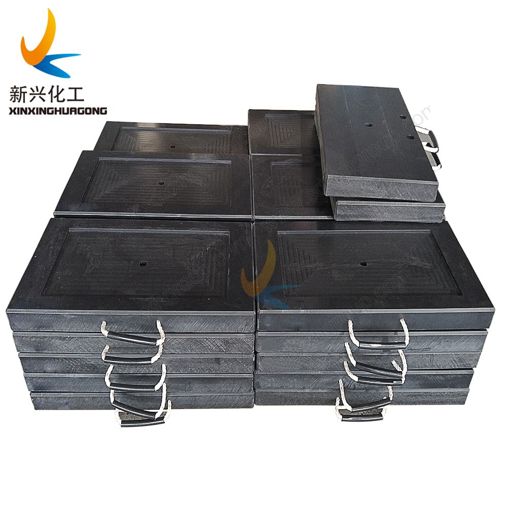 UHMWPE handled Crane stabilizer outrigger pads