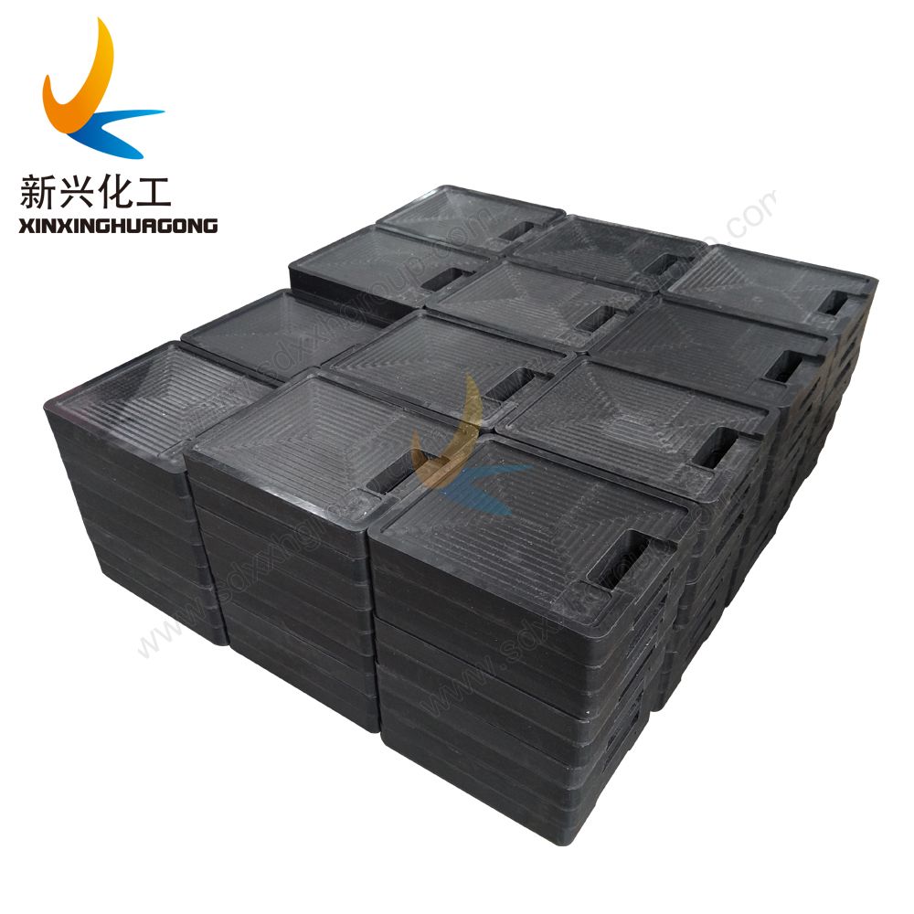 UHMWPE handled Crane stabilizer outrigger pads