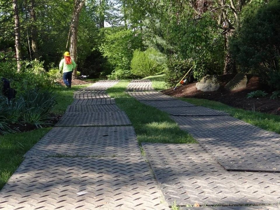 TEMPORARY ACCESS ROADWAYS HDPE ground protection mats