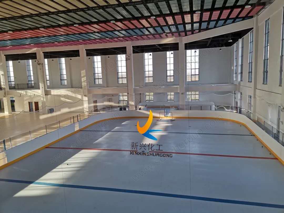 Easy maintenance skating rink synthetic ice floor