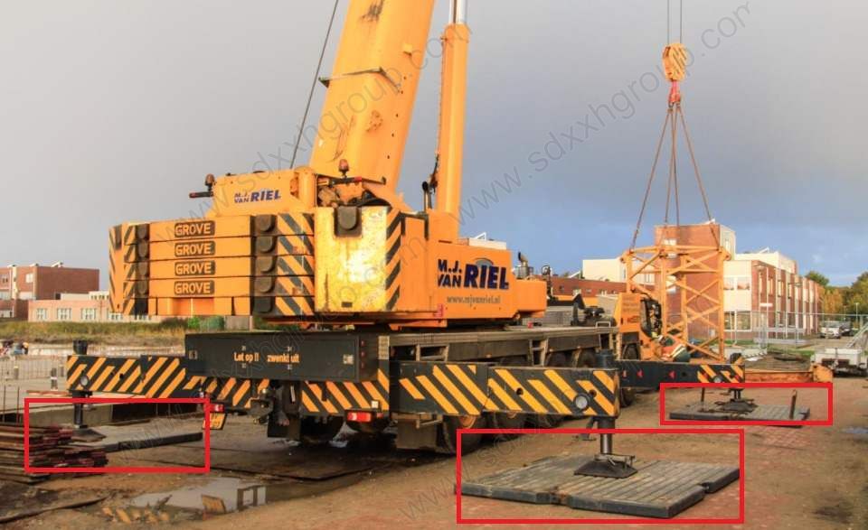 Customized composite plastic big size crane outrigger pads