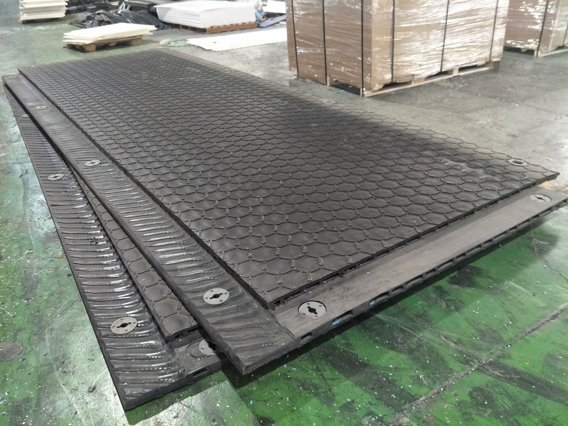heavy duty interlocking composite road mats
