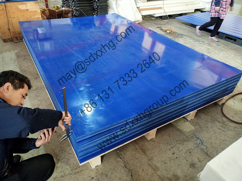 Non-adhesion wear resistant UHMWPE liner plate truck bed lining