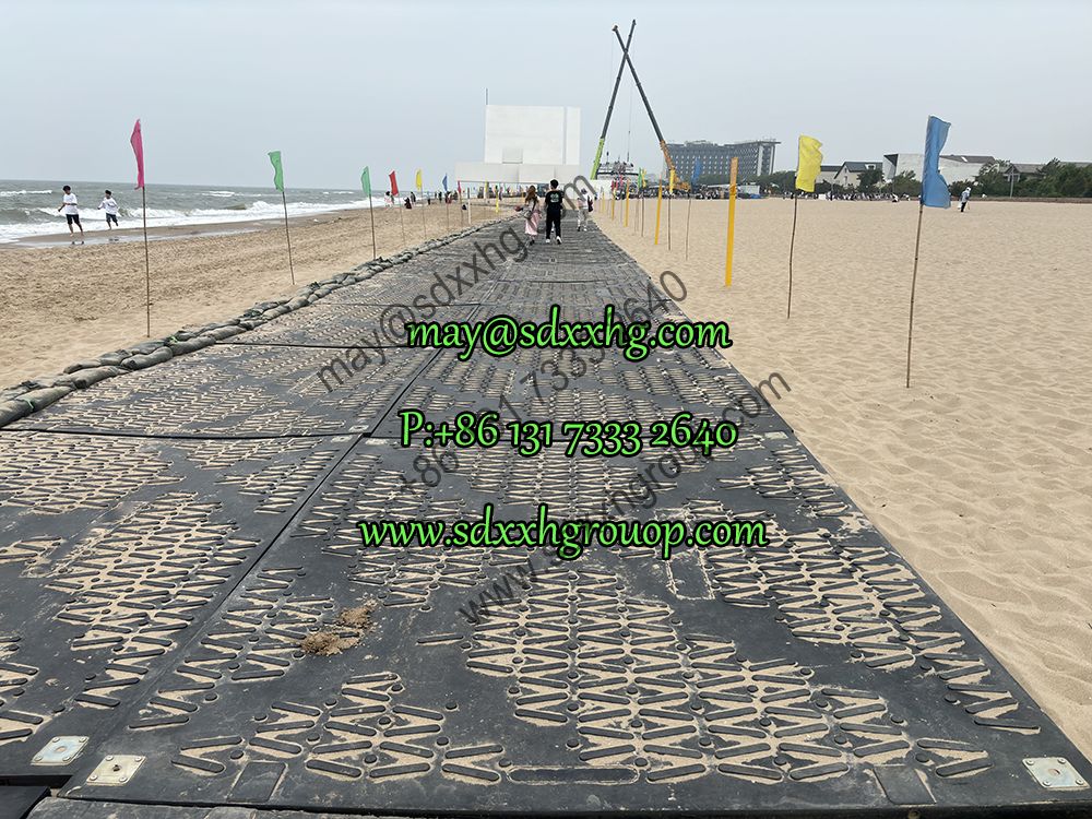 Over-lapping lip connected composite mats construction mats