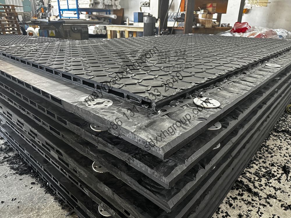 Heavy duty ground protection mats hollow mats