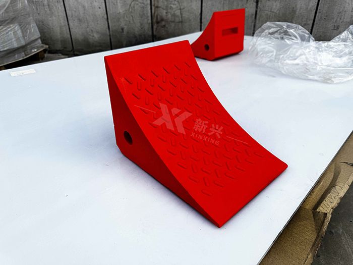 Plastic heavy machine wheel stop block