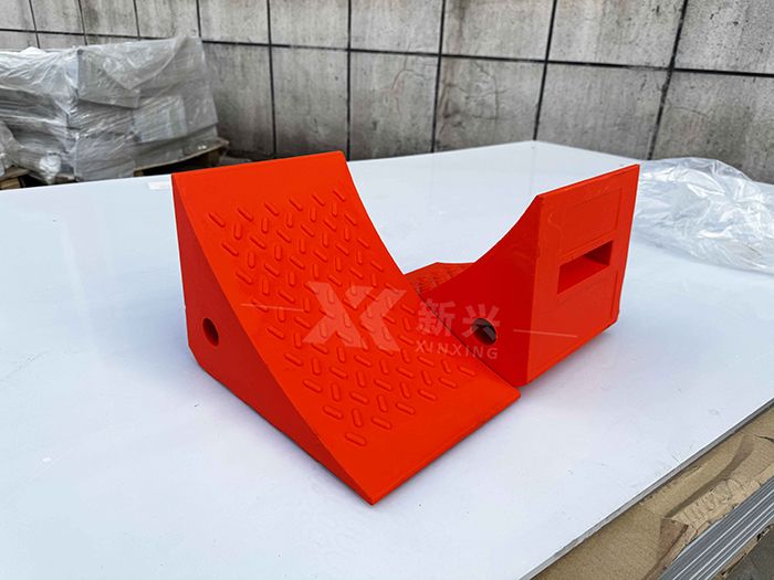 Plastic heavy machine wheel stop block