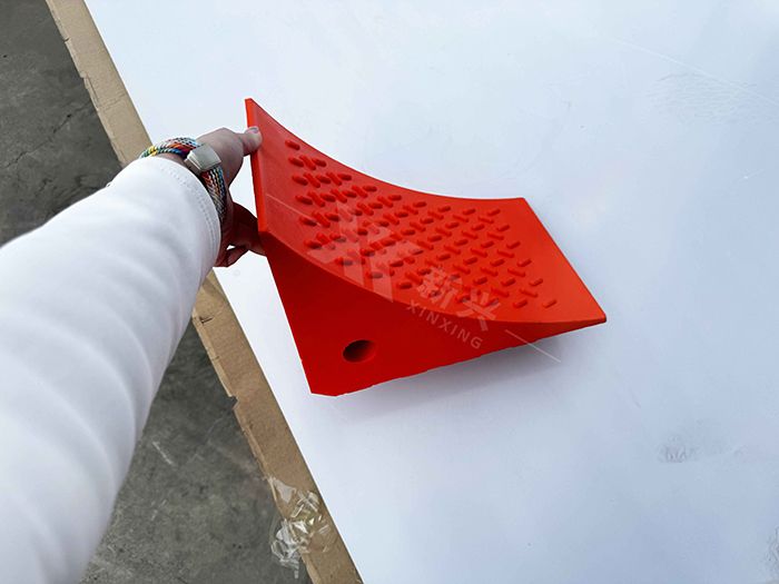 Plastic heavy machine wheel stop block
