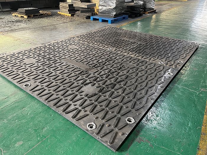 over-lapping heavy duty composite construction mats