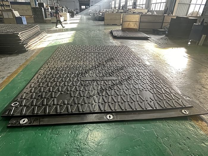 over-lapping heavy duty composite construction mats