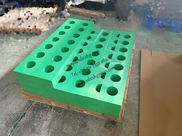 HDPE/UHMWPE corrosion resistant duct spacer