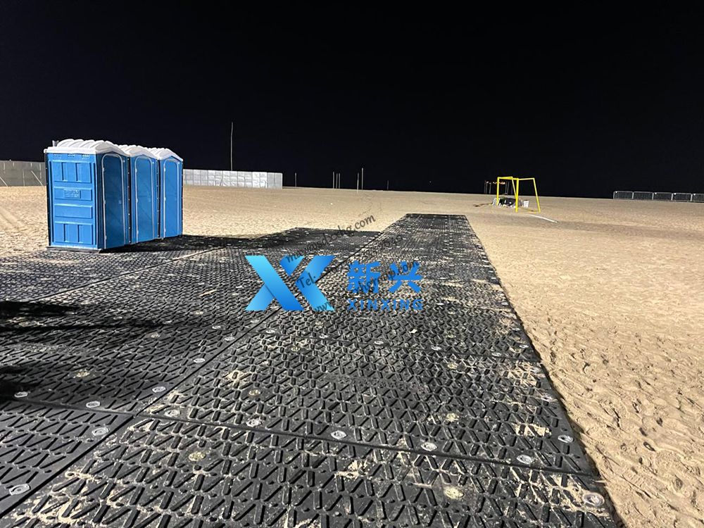 Over-lapping heavy duty composite construction road mats