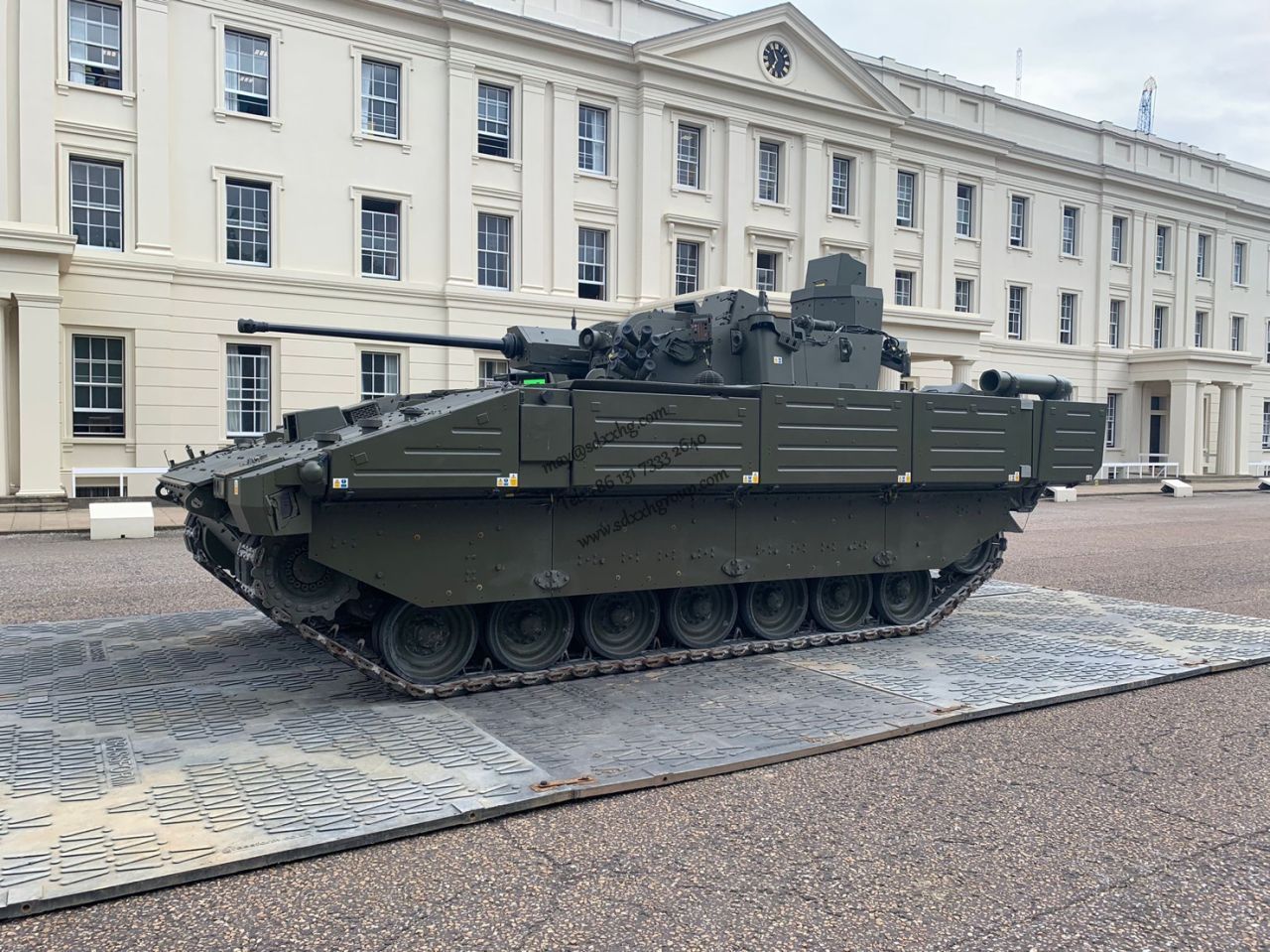 Over-lapping heavy duty composite construction road mats